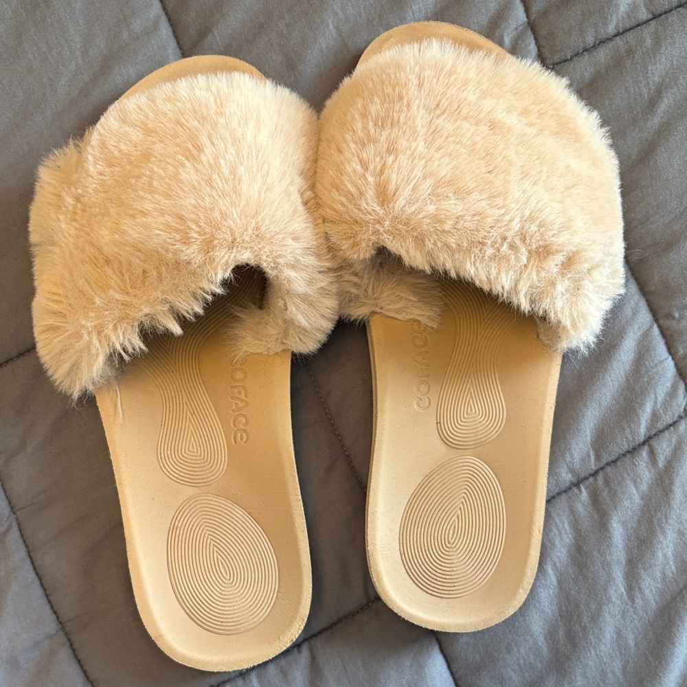 Women's Tan Furry Slide Slippers